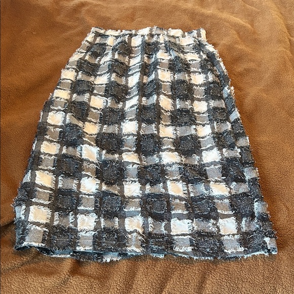 Chic Black and White Checkered Skirt - Picture 2 of 14